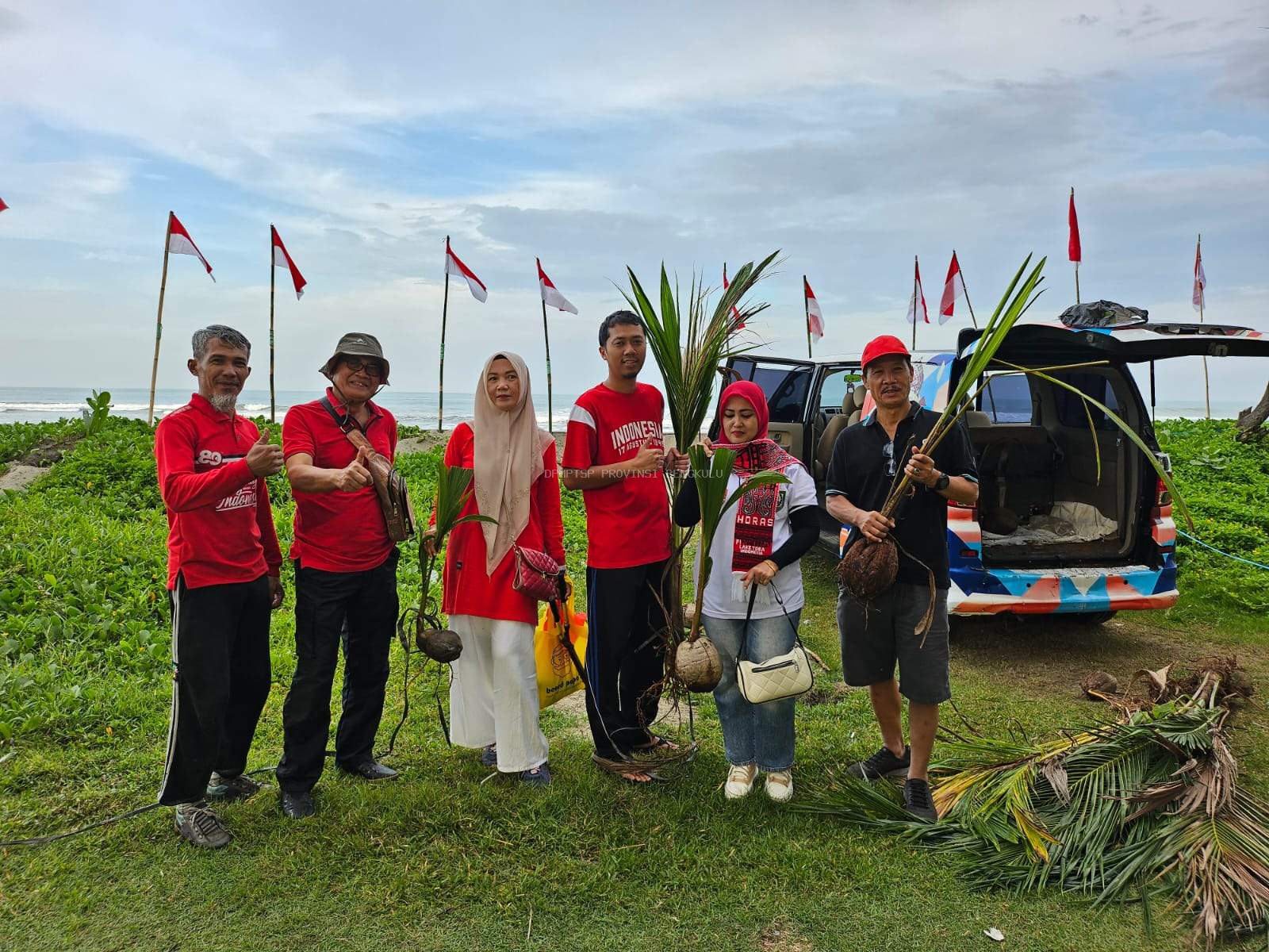 Gerakan Penanaman 10.000 Pohon Kelapa (Gempala) di Objek Wisata Pantai Panjang Bengkulu