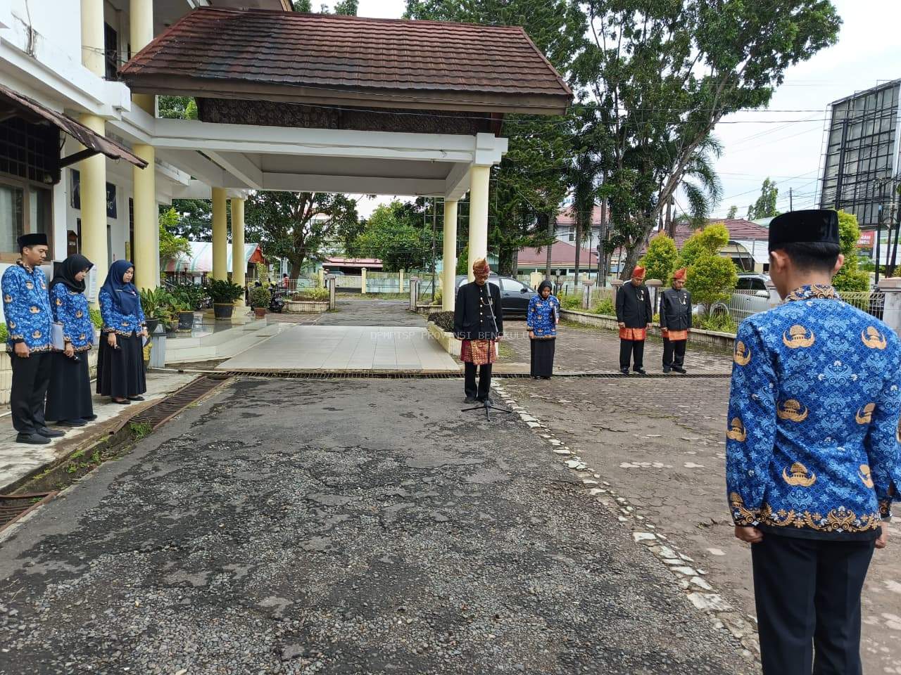 Upacara HUT Ke-57 Provinsi Bengkulu di DPMPTSP, Gaungkan Tema “Dengan Semangat Merah Putih Bersama Bantu Rakyat
